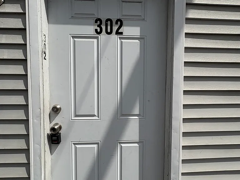 5210 Main St #302 — Photo 2