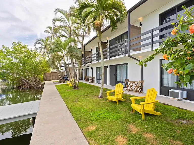360 Capri Blvd — Photo 6