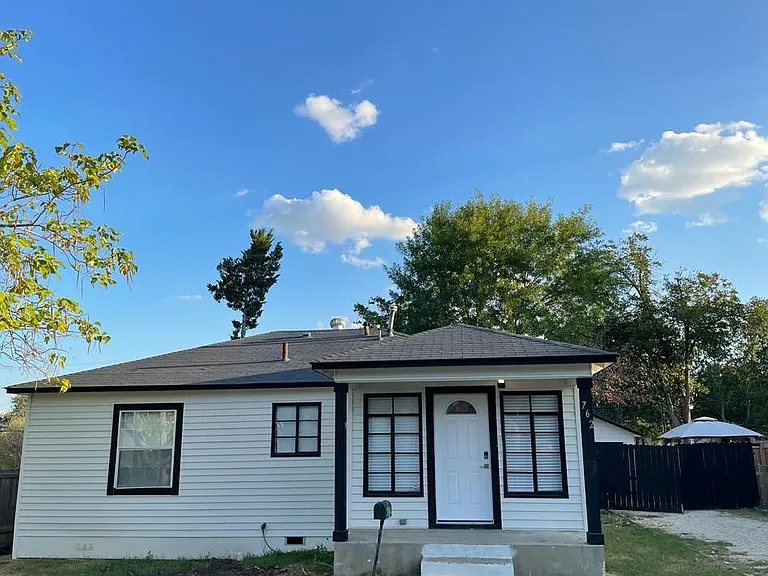762 Cravens Ave — Photo 1