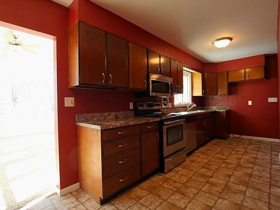 5th image of 26 Greenway Dr