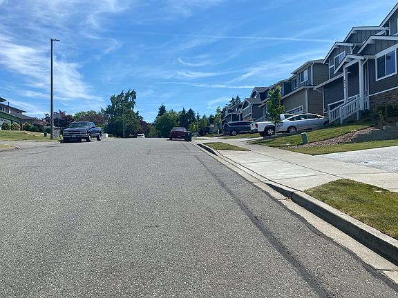 4th image of 4502 44th St NE