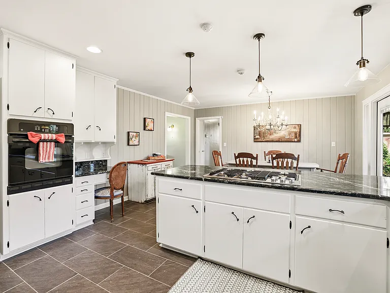 1312 Dillard St — Photo 2