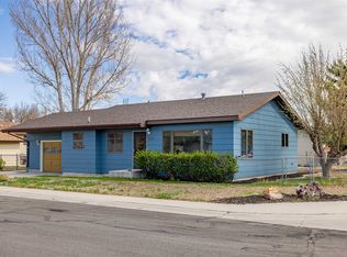 860 E Madison St, Powell, WY 82435