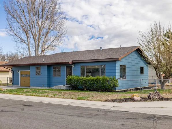 860 E Madison St, Powell, WY 82435