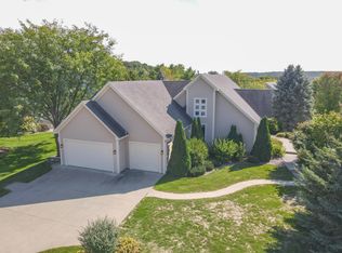 906 Fox Chase Rd SW, Rochester, MN 55902