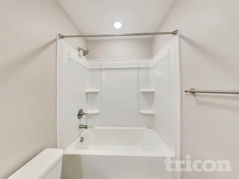 1093 Whitney Dr — Photo 14