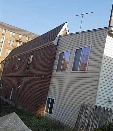 3rd image of 3070 Avenue W