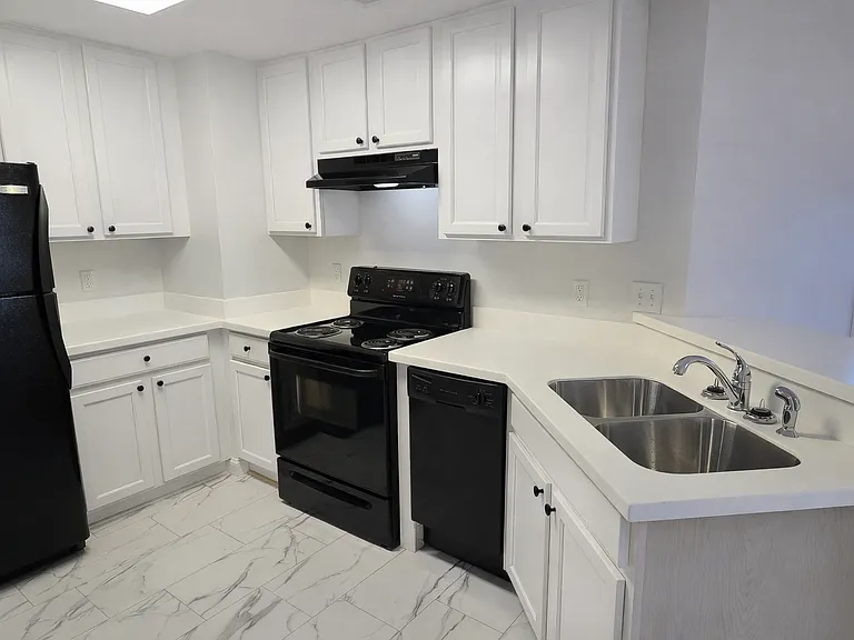 14 Bacon St #B — Photo 6
