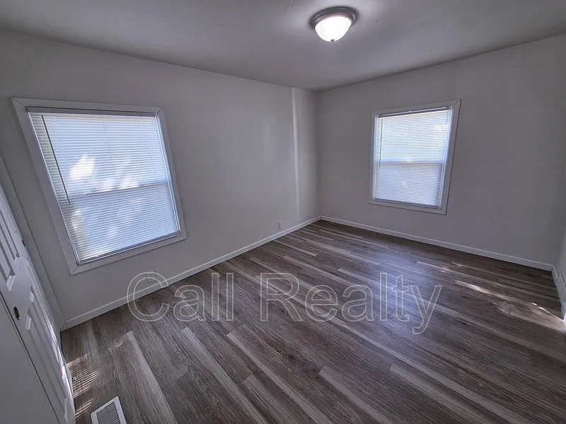 3 bed, 1.5 bath, 1600 sqft, $1,600 — Photo 3