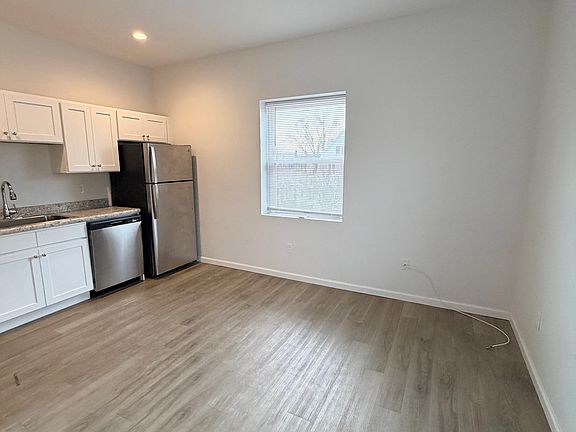 4th image of 337 Main St #6
