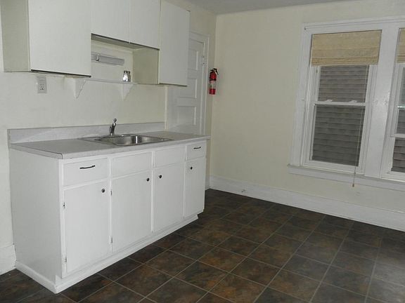 4th image of 209 Antoine St APT 4