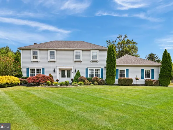 5 Rowanberry Ct, West Windsor, NJ 08550