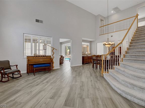 4th image of 281 Queen Creek Cir