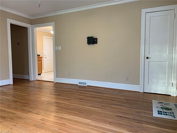 4th image of 600 Longview St
