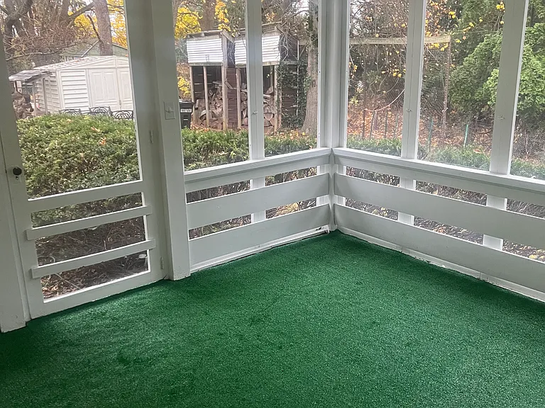 810 Ashton St — Photo 12