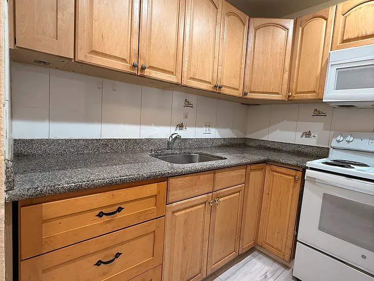 677 Villa St #1 — Photo 16