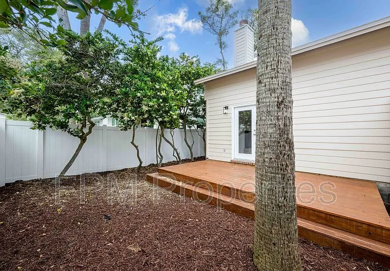 176 E Coast Dr — Photo 6