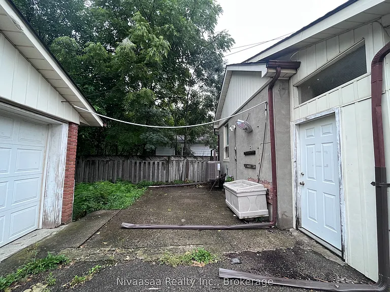36 Pearl St — Photo 24