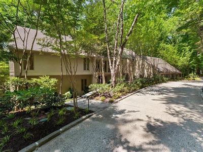 4040 Whitewater Creek Rd NW, Atlanta, GA, 30327