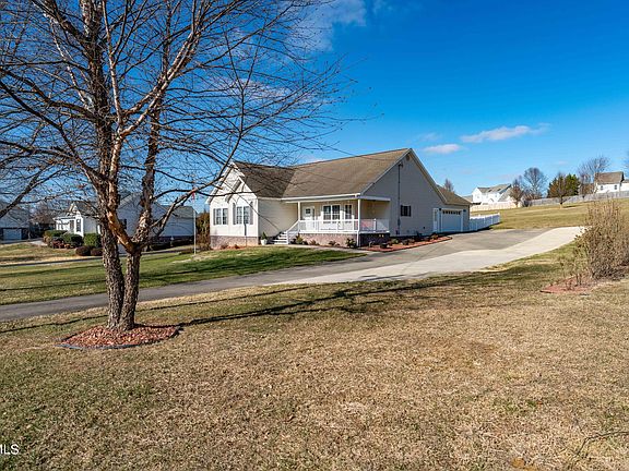 3rd image of 256 Sugar Plum Ln