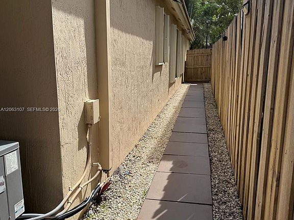 3rd image of 2065 SE 14th St