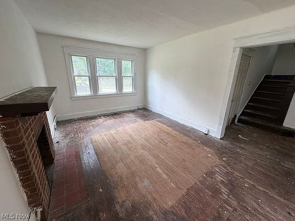 4th image of 462 Watson St