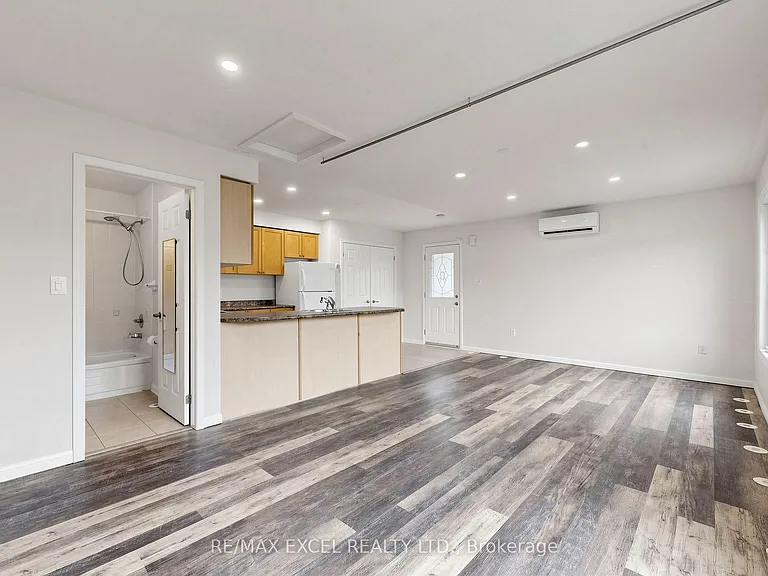 11 Peony St — Photo 17