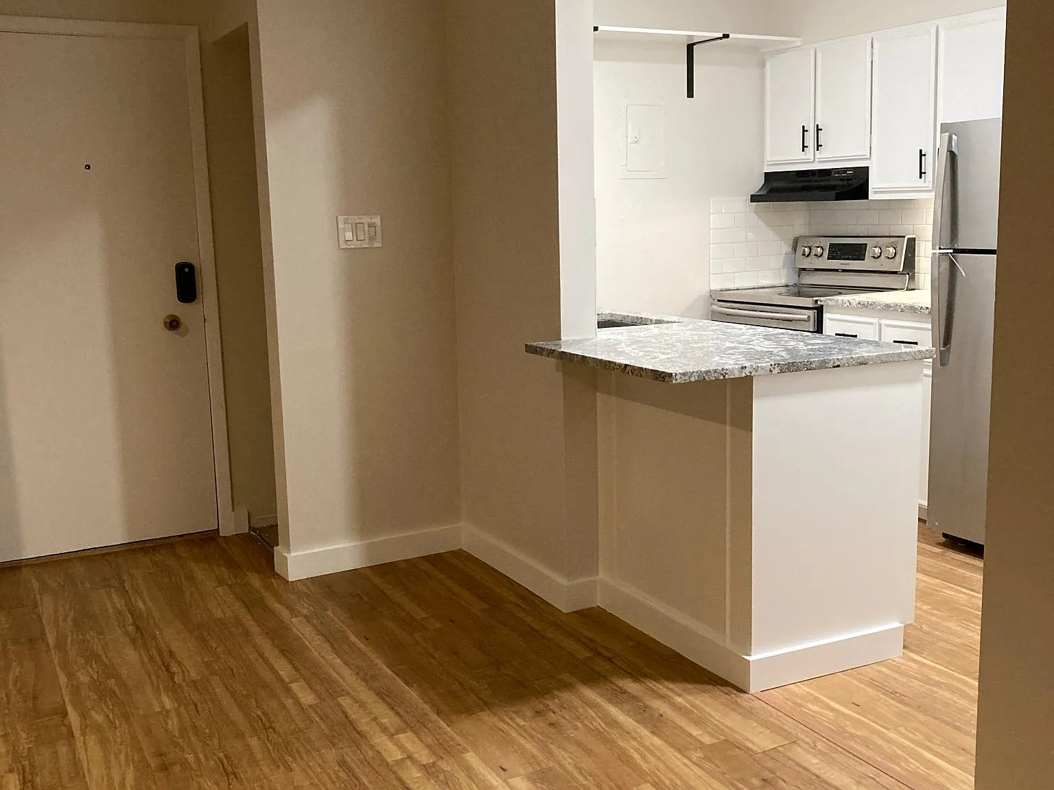 1 bed, 702 sqft, $1,795 — Photo 4