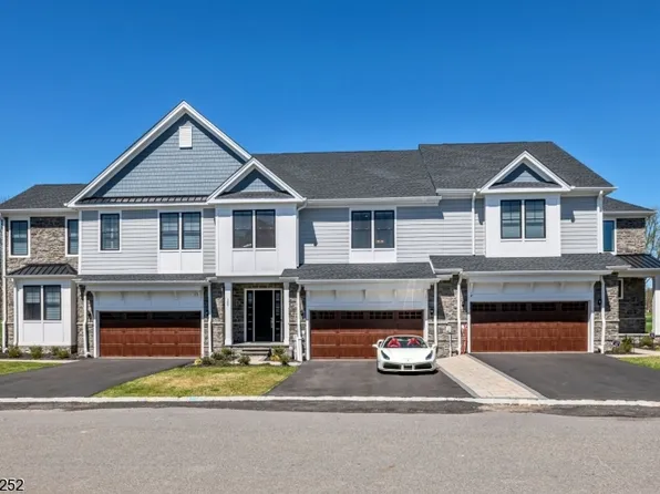 157 Woodmont Cir, River Vale Twp., NJ 07675