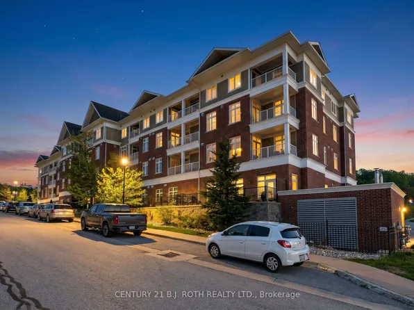 40 Horseshoe Blvd #310, Oro Medonte, ON L4M 4Y8