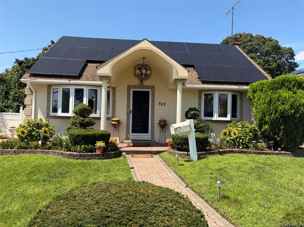 702 Diellen Lane, Elmont, NY 11003