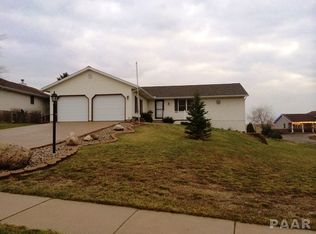 920 Dennis Dr, Eureka, IL 61530