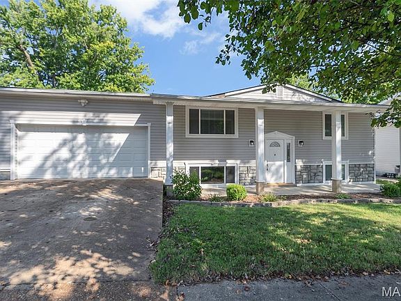 2nd image of 716 Wild Walnut Ln