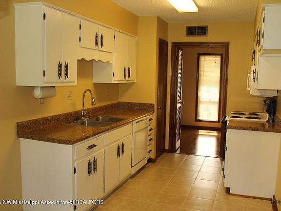 2nd image of 6748 Lake Forest Dr