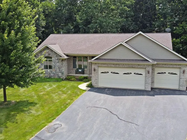 12194 Princewood Dr, Fenton, MI 48430