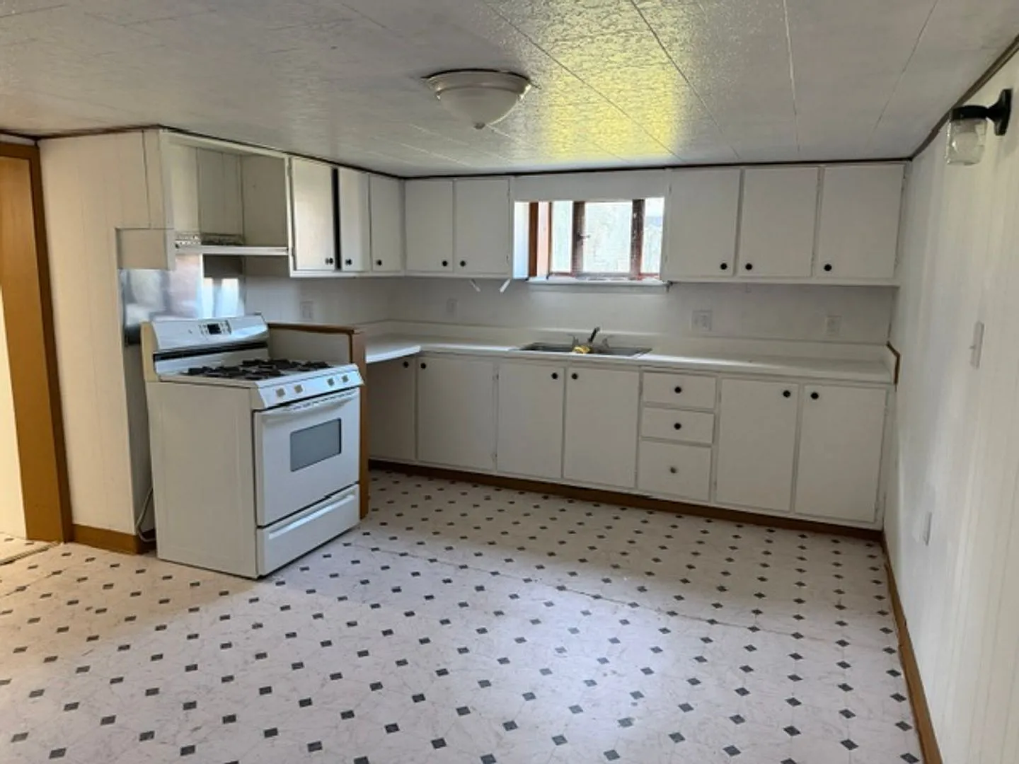 2 bed/1 bath home for rent Clairton, PA — Photo 3