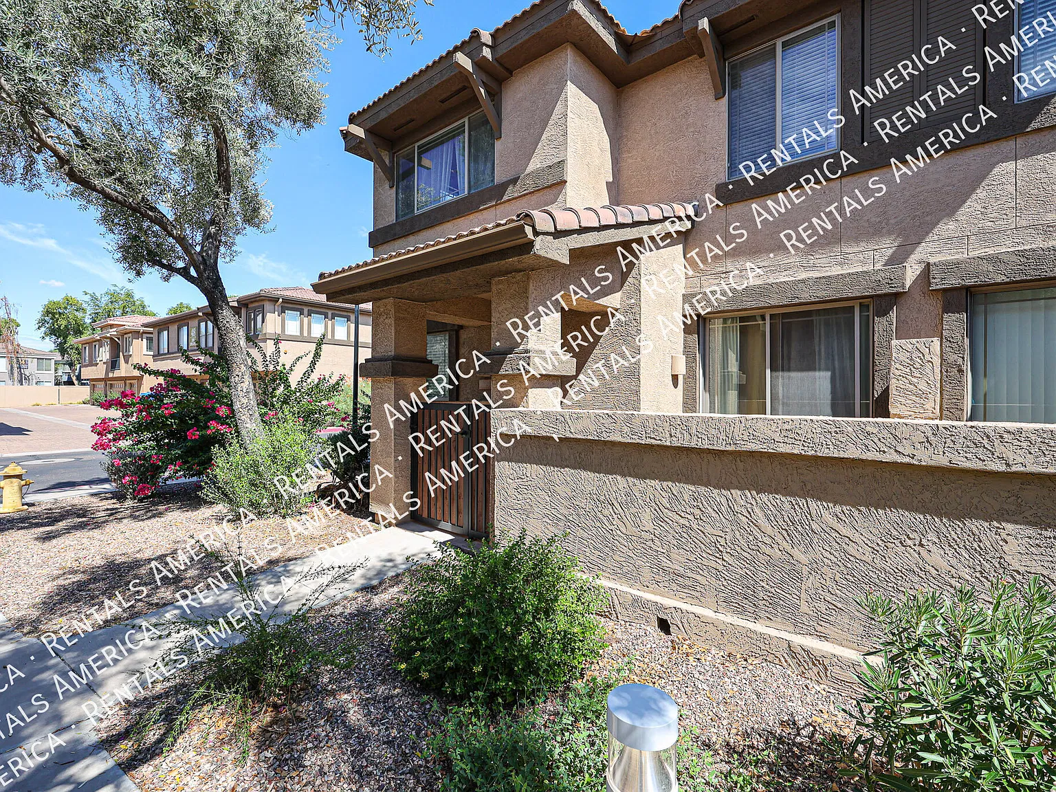 Gated Community! 3 Bedroom Townhouse w/ 2 Car Garage! — Photo 4