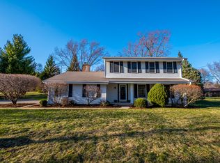 17620 Country Ln, Brookfield, WI 53045