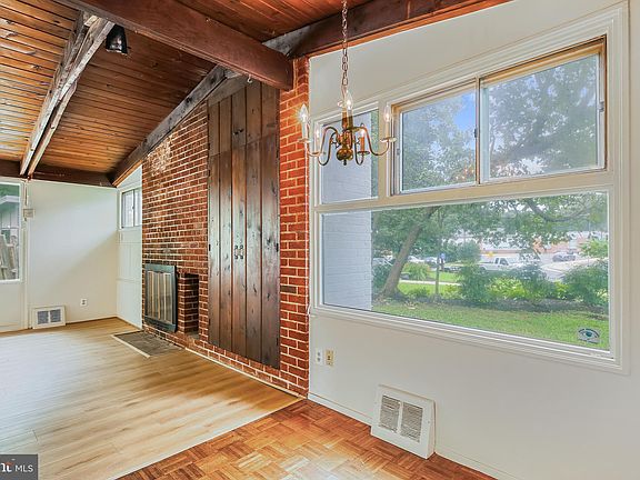 2nd image of 3404 Hemlock Dr