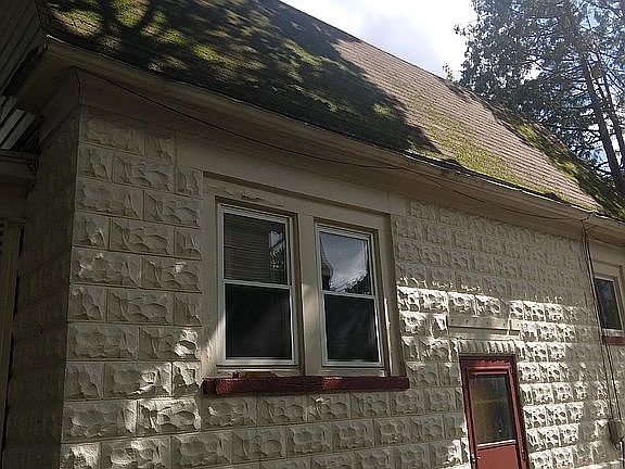 3rd image of 2551 Maplewood St
