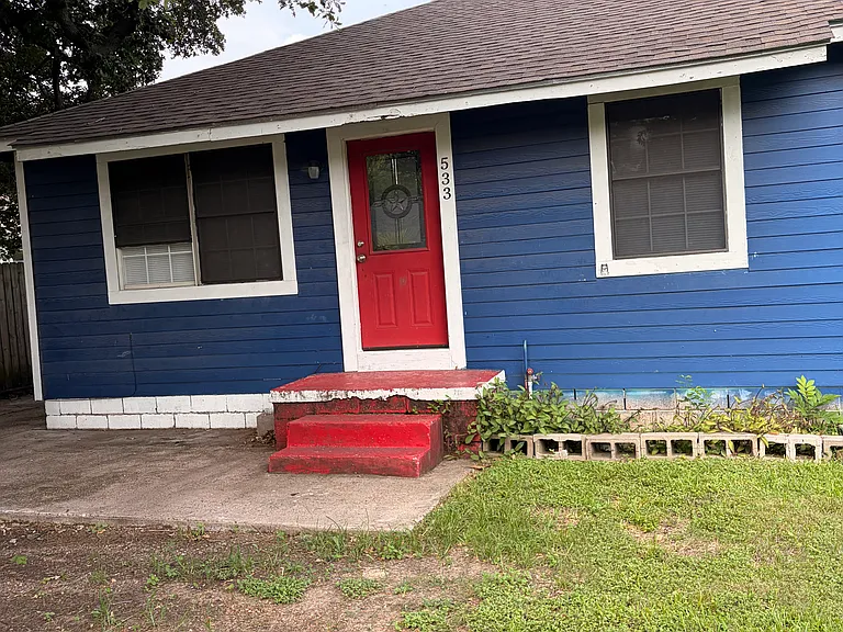 533 Majestic St — Photo 17