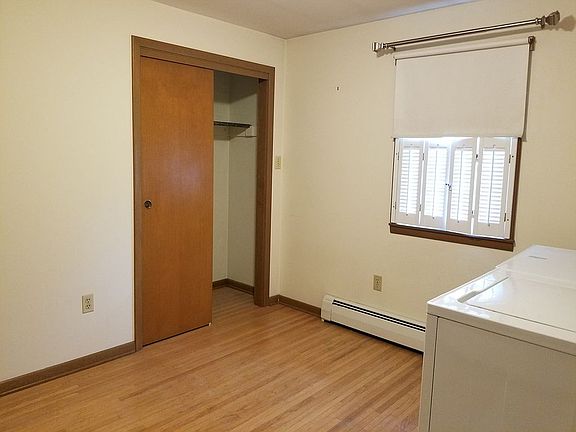5th image of 105 Klinger Ave