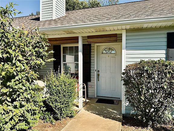 3rd image of 1103 Brentwood Ln