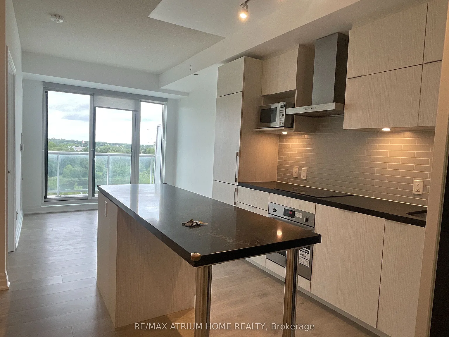 2 bed, $2,580 — Photo 2