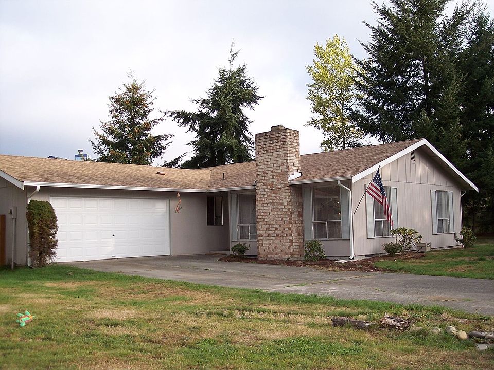 Nice two car garage/large yard