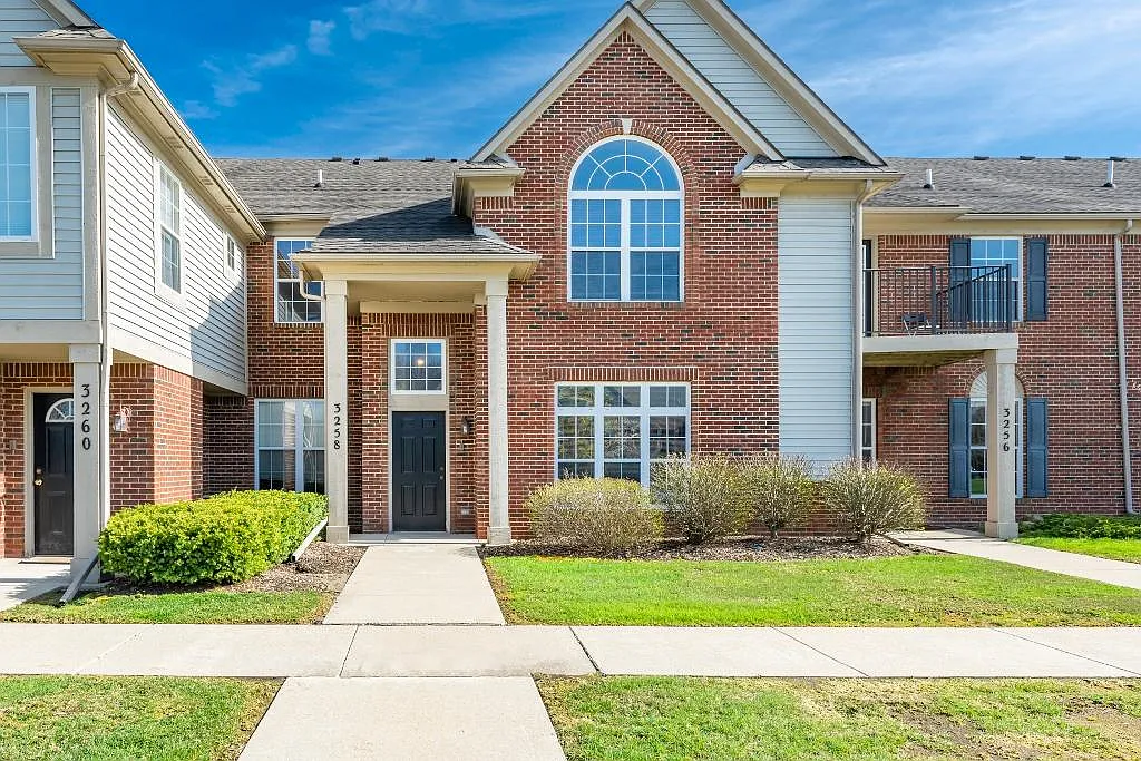 3258 Primrose Ln photo 1