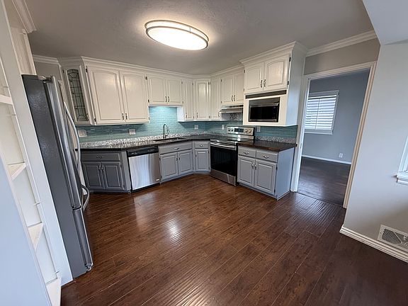 3rd image of 2059 E Sahara Dr