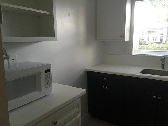 5th image of 113 Andover E