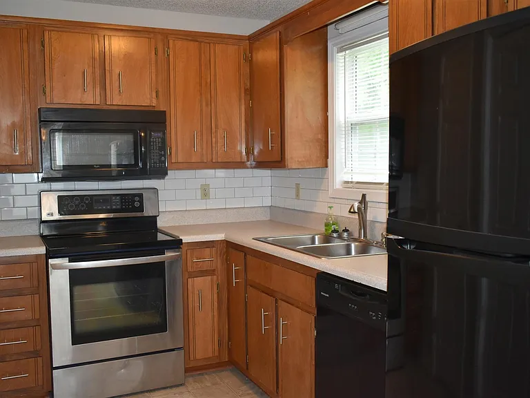 153 Monarch Ln — Photo 4