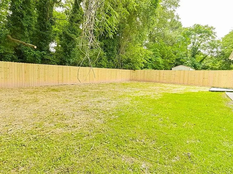 220 Napoleon Dr SW — Photo 31